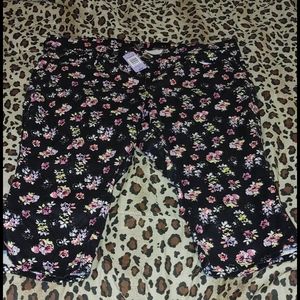 Nwt torrid flower patterned capri jeans size 26